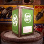 Bidon d'huile Castrol des années 1940 (© garageduvintage.com)