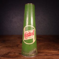 Bidon d'huile moteur conique Wakefield Castrol des années 1930 (© garageduvintage.com)