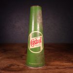 Bidon d'huile moteur conique Wakefield Castrol des années 1930 (© garageduvintage.com)