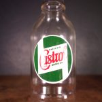 Bouteille d’huile moteur Castrol des années 1930 (© garageduvintage.com)