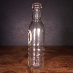 Petite bouteille d’huile moteur Castrol des années 1950 (© garageduvintage.com)