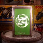 Bidon d'huile Castrol des années 1940 (© garageduvintage.com)