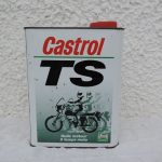Bidons d'huiles Bidon CASTROL TS (© rouleetvintage.net)