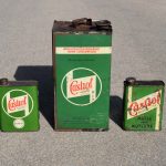 Lot de bidons d'huiles Castrol (© 20th.ch)
