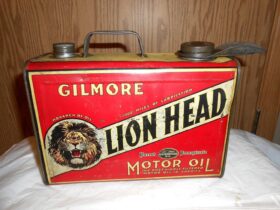Bidon d'huile moteur Gilmore Lion Head vintage, 1 gallon, (© worthpoint.com)