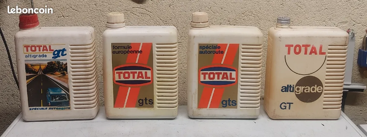Lot de 4 anciens bidons d'huile total (© leboncoin.fr)