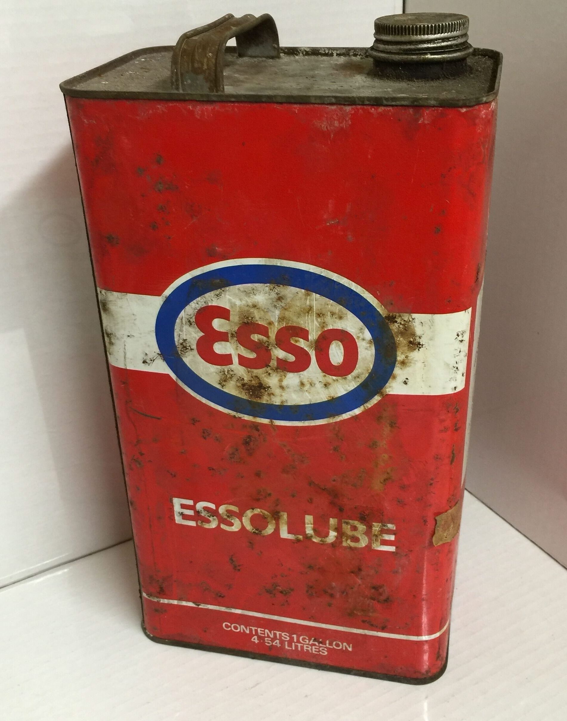 Bidon d'huile "ESSOLUBE" (© piterest.fr)