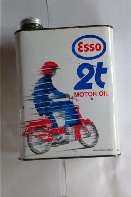 Huile ESSO 2t (© tradera.com / pinterest.fr)