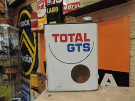 Bidon d'huile Total GTS (© rouleetvintage.net)