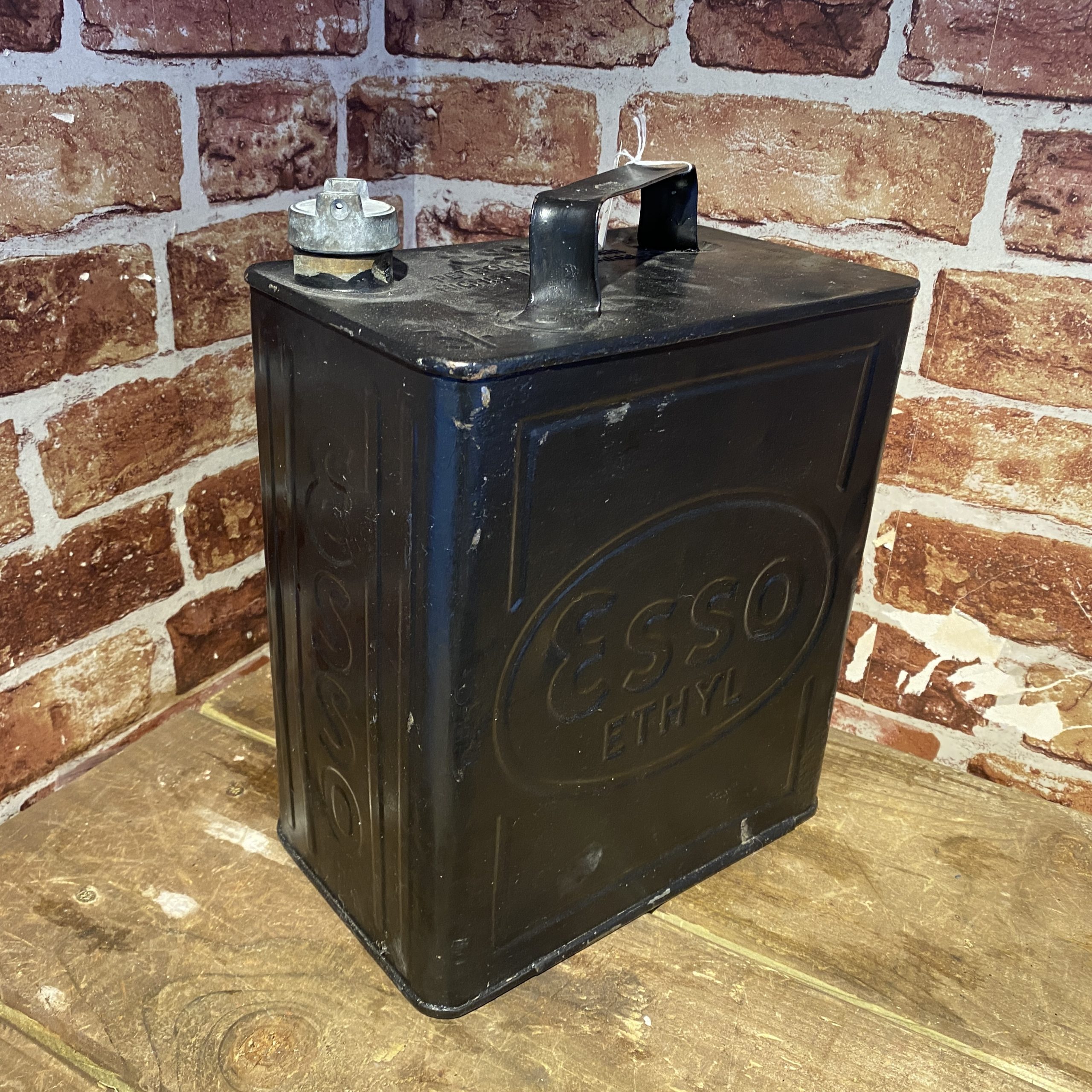 ESSO ETHYL – BIDON D'ESSENCE 2 GALLONS (© mattsautomobilia.co.uk)