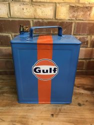 Bidon d'essence GULF, années 40 (© catawiki.com)