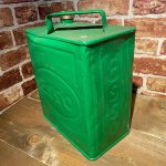 Bidon essence ESSO (© mattsautomobilia.co.uk).