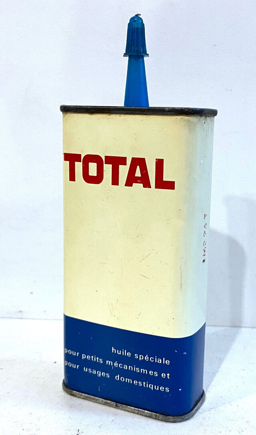 Burette d'huile TOTAL (© ebay.fr)