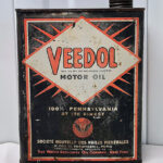 Bidon d'huile Veedol « 4, 1/2 fluide légère » (© passion-automobilia.com)