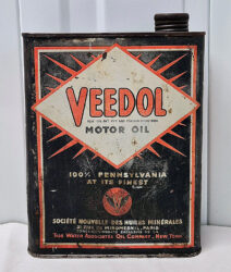 Bidon d'huile Veedol « 4, 1/2 fluide légère » (© passion-automobilia.com)
