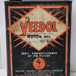 Bidon d'huile Veedol « 4, 1/2 fluide légère » (© passion-automobilia.com)