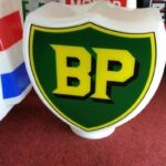 Globe (repro) BP, en verre (© automobilia-uk.com)