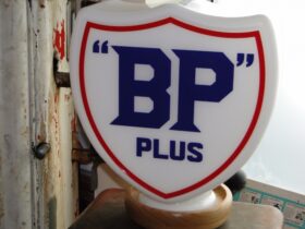 Globe "BP" Plus (© automobilia-uk.com)