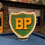 Globe de pompe à essence BP Shield (© ukrestoration.com)