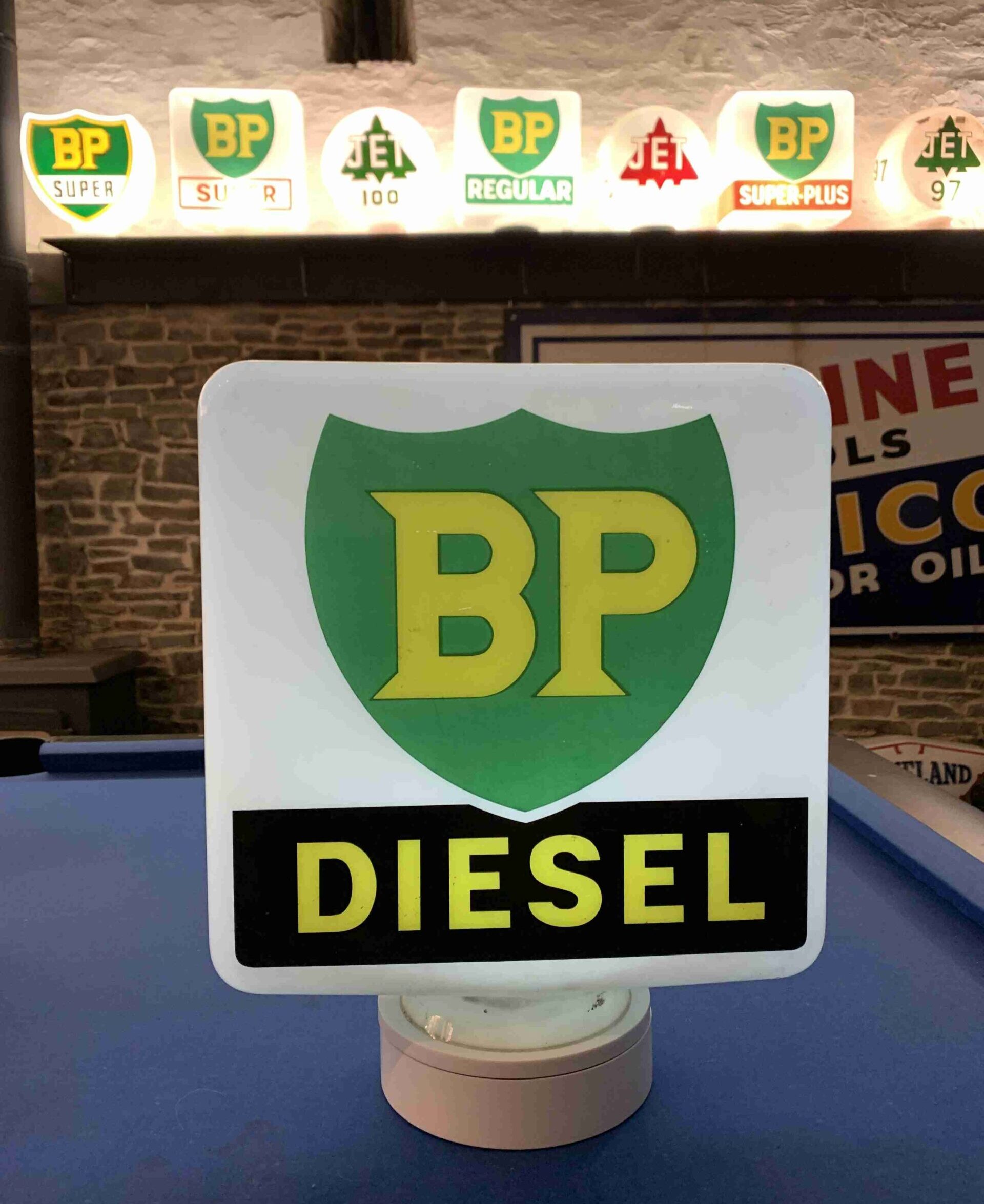 Globe BP Diesel (© ukrestoration.com)