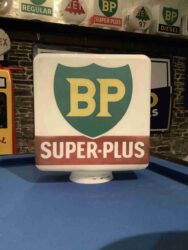 Globe de pompe à essence BP Super-Plus (© ukrestoration.com)