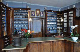 Pharmacie historique utilisée par Berta-Benz (1ère station-service) (© stadtapotheke-wiesloch.de)