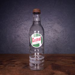 Bouteille d’huile moteur Castrol des années 1950 (© garageduvintage.com)