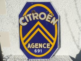 Plaque émaillée CITROËN "AGENCE 691" (© rouleetvintage.net)