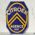 Plaque émaillée CITROËN "AGENCE 691" (© rouleetvintage.net)