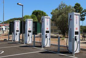 Stations de bornes de recharge à Vidauban (© thevenin-ducrot.fr)