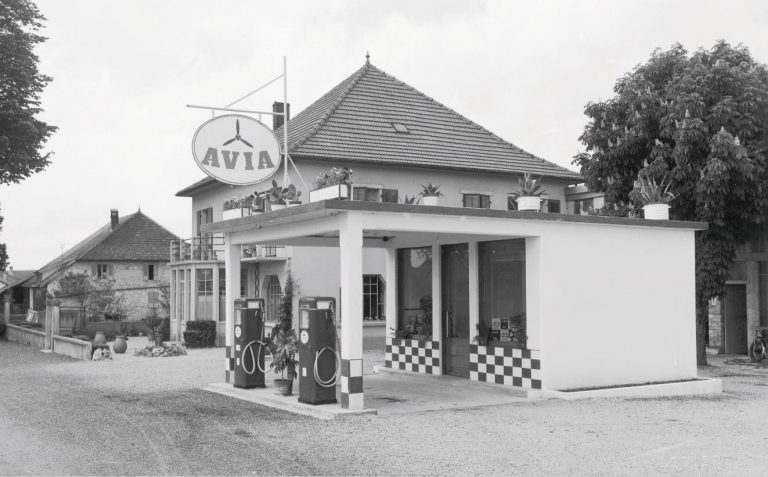 groupe-thevenin-ducrot-avia-90-ans-la-station-a-l-epoque-photo-er-bertrand-joliot-15731586091.jpg