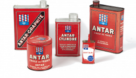 Présentation de produits Antar (© musee-du-petrole.com)