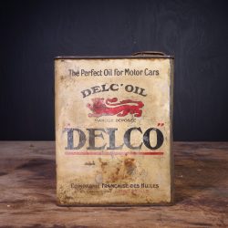 Bidon d'huile Delco des années 1930 (© garageduvintage.com)