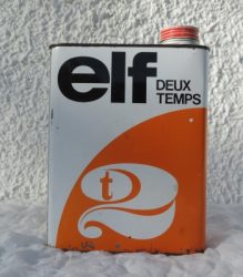 Bidon d'huile Elf "elf DEUX TEMPS" (© rouleetvintage.net).