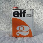 Bidon d'huile Elf "elf DEUX TEMPS" (© rouleetvintage.net).