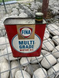 Bidon d'huile MULTI GRADE (2) (© FINA)