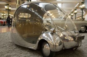 L'Œuf de 1938 (musée Schlumpf) © Cité de l'Automobile, Mulhouse - Wikipédia