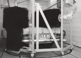 Première installation de lavage auto, la WESUMAT I, surnommée aussi la « rotative »