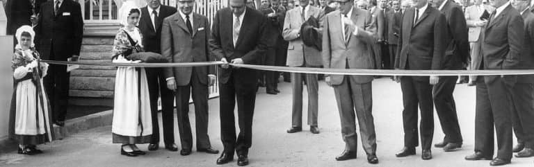 Inauguration de la raffinerie d’Hauconcourt, le 3 juin 1971, par François-Xavier Ortoli, ministre du Développement industriel et scientifique. Photo RL /Le Républicain Lorrain (© republicain-lorrain.fr)