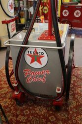 Pompe mobile Tokheim 15, aux couleurs de Texaco, 1913 (© xxxxantiques.com.au)