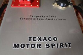 Pompe mobile Tokheim 15, aux couleurs de Texaco, 1913 (© xxxxantiques.com.au)