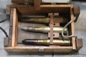 Tokheim était équipé pour produire 187 000 projectiles perforants de 37 mm par mois (© usautoindustryworldwartwo.com)