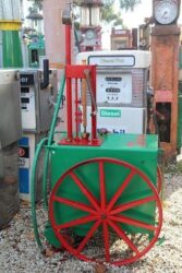 Pompe mobile Tokheim 15, 1913 (© xxxxantiques.com.au)