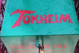 Pompe mobile Tokheim 15, 1913 (© xxxxantiques.com.au)