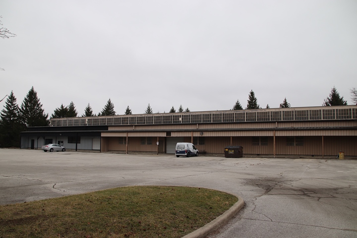 Bâtiment d'un étage (un laboratoire d'essais ?). Ancienne usine Tokheim (© usautoindustryworldwartwo.com)