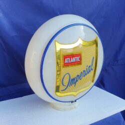 Globe (original) Atlantic Imperial, 3 parties, entièrement en verre (© automobilia-uk.com)