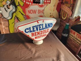 Globe LEVELAND Benzole Mixture ORIGINAL (© automobilia-uk.com)
