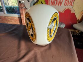 Globe Benzole (original), en verre, à trois côtés (© automobilia-uk.com)