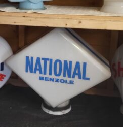 Globe en verre National de 1959 (© automobilia-uk.com)