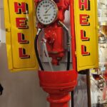 Pompe SIAM aux couleur de la marque SHELL (© facebook.com / ANTAN ET NEO)